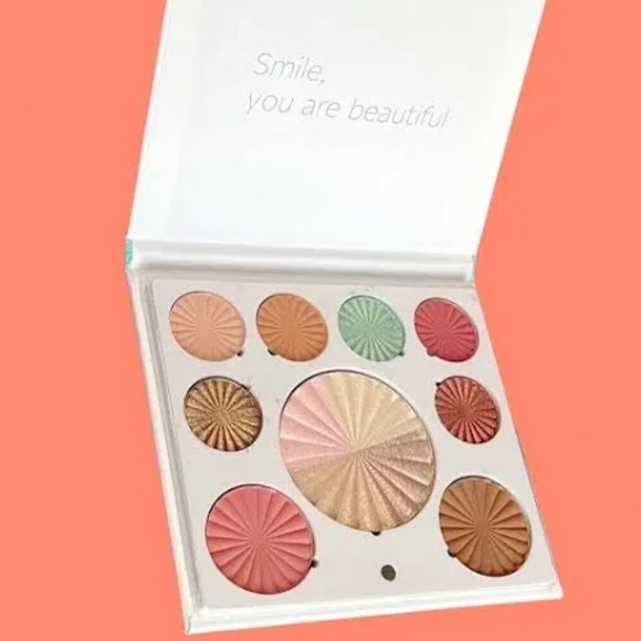 OFRA Good to Go Palette - Picture 1 of 3
